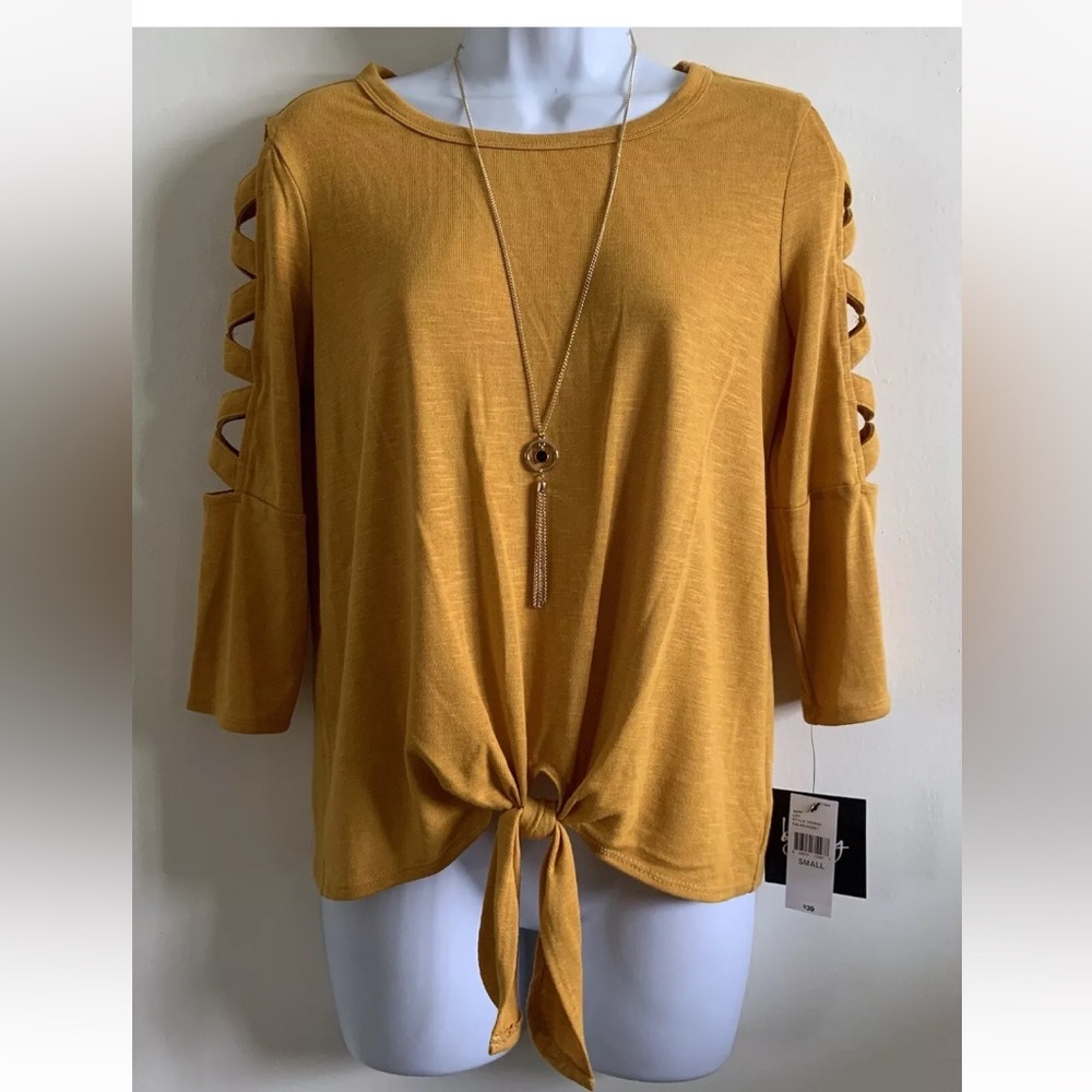 (NWT) By & By Juniors Size Small Mustard 3/4 Cut Out Sleeves That Ties In Front
